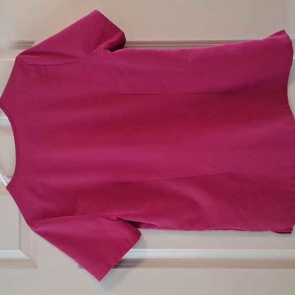 Figs Catarina One-Pocket Scrub Top - Raspberry Sorbet - Picture 2 of 3